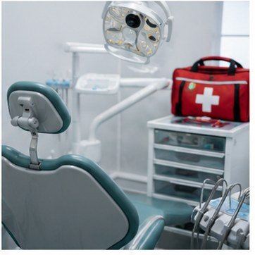 Emergency dental treatment room